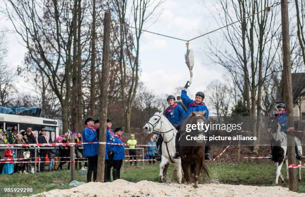 The day's winner of the traditional geese riding of the Geese Rider Club Sevinghausen, Joerg Wendorf , reaches for the wooden goose in Bochum,...