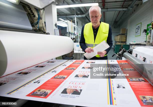 Thomas Ueberhoff, editor in chief at Rowohlt publishing house, looks at freshly printed dust jackets of the book 'Feuer und Zorn. Im Weissen Haus von...