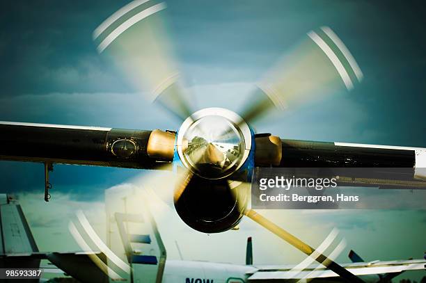 an propeller on an airplane, sweden. - aspas fotografías e imágenes de stock