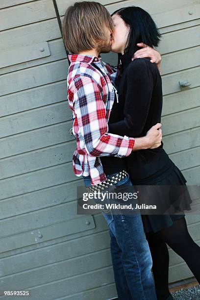 a young couple in love, sweden. - juliana posada - fotografias e filmes do acervo