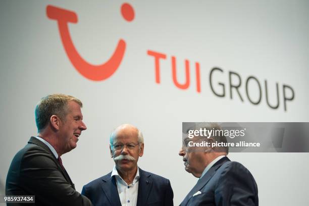 Daimler-CEO Dieter Zetsche appears on stage with TUI's CEO Friedrich Joussen and the chairman of TUI's supervisory board Klaus Mangold at the general...