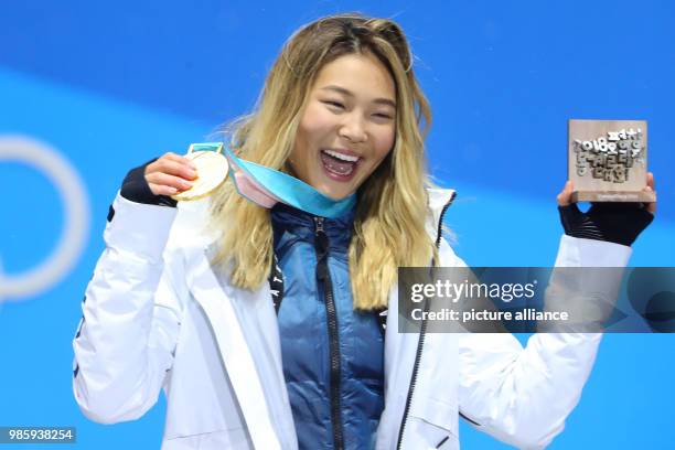 Dpatop - American gold medallist Chloe Kim celebrates on the podium during the Women's halfpipe snowboarding medal ceremony on day four of the...