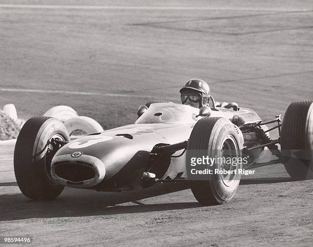 Graham Hill races during the 1964 Mexican Grand Prix at the Autodromo Hermanos Rodriguez on October 25, 1964 in Mexico City, Mexico.
