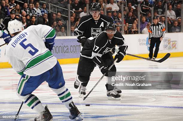 Wayne Simmonds of the Los Angeles Kings skates with the puck against Christian Ehrhoff of the Vancouver Canucks in Game Three of the Western...