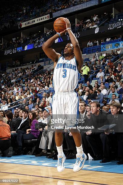 Chris Paul of the New Orleans Hornets shoots a jump shot during the game against the Dallas Mavericks at New Orleans Arena on March 22, 2010 in New...