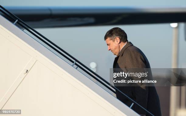 German Foreign Minister Sigmar Gabriel boarding a German Air Force Airbus A319 in Berlin, Germany, 14 February 2018. Gabriel is traveling to Serbia,...