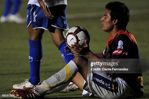 Luis Silva from Mexico's Morelia reacts after losing against Nacional from Uruguay as part of the Santander Libertadores Cup 2010 at the Central Park...