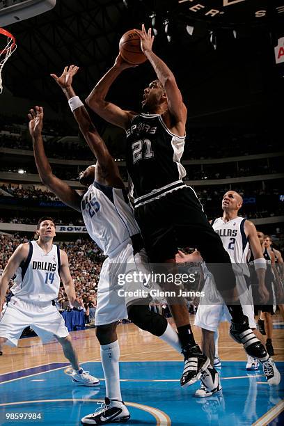 Tim Duncan of the San Antonio Spurs shoots the leaner against Erick Dampier of the Dallas Mavericks in Game Two of the Western Conference...