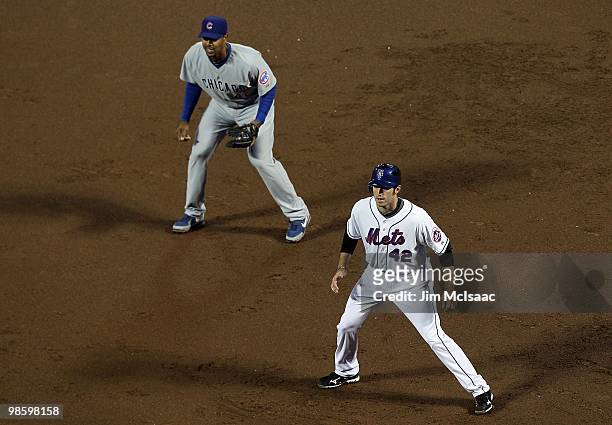 Ike Davis of the New York Mets leads off first base against Derek Lee of the Chicago Cubs during the second inning on April 19, 2010 at Citi Field in...