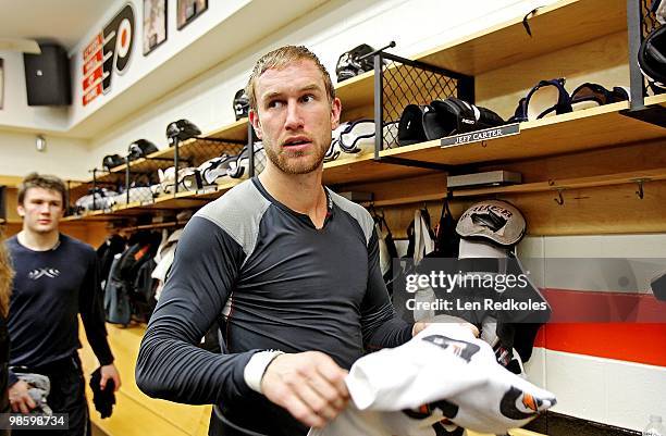 Jeff Carter of the Philadelphia Flyers towels off in the locker room after defeating the New Jersey Devils 4-1 in Game Four of the Eastern Conference...