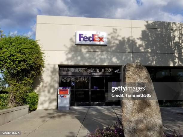 Fedex Store Rrr 610 Fedex Hub Stock Photos, High-Res Pictures, and Images - Getty Images