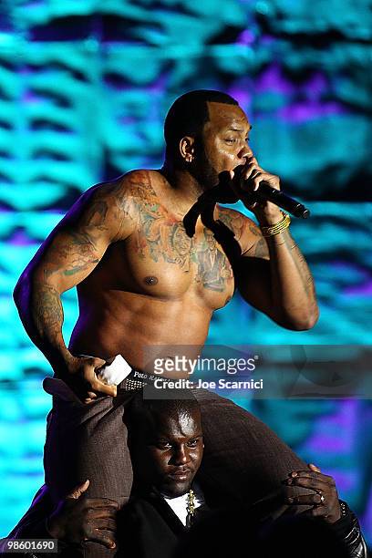 Flo Rida performs at the 27th Annual ASCAP Pop Music Awards Show at Renaissance Hollywood Hotel on April 21, 2010 in Hollywood, California.