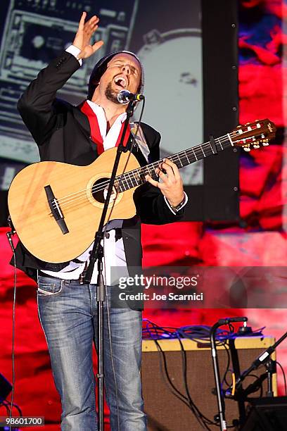 Jason Mraz performs at the 27th Annual ASCAP Pop Music Awards Show at Renaissance Hollywood Hotel on April 21, 2010 in Hollywood, California.