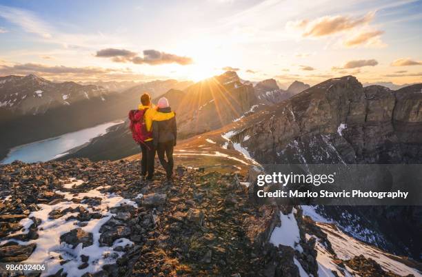 couple watching mountain sunset - bow valley fotografías e imágenes de stock