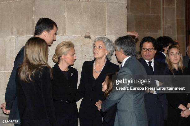 Princess Letizia, Prince Felipe, daughter Maria Teresa Samaranch, widow Lluisa Sellent and son Juan Antonio Samaranch visit Juan Antonio Samaranch's...