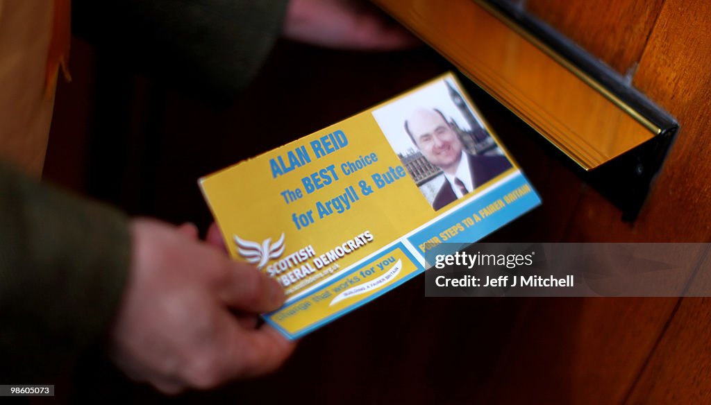 Liberal Democrat Candidate Alan Reid Campaigns In Taynuilt