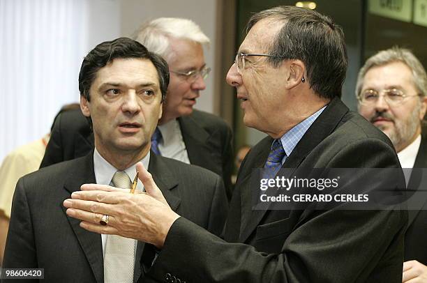 Dutch Economic affairs minister Laurens Jan Brinkhorst chats with French Industry minister Patrick Devedjian prior to the Transport,...