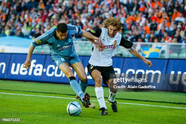 Brahim Hemdani of Marseille and Angelo Angulo of Valencia during the Uefa cup final match between Valencia and Marseille at Ullevi, Goteborg, Sweden...