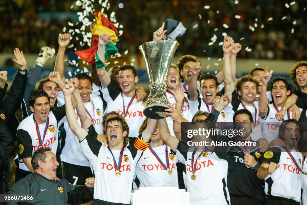 Team Valencia after the Uefa cup final match between Valencia and Marseille at Ullevi, Goteborg, Sweden on May 19th 2004.