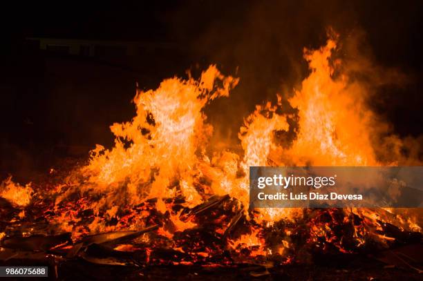 2018 festivities of saint juan - fireman fighting fire - silva v diaz stockfoto's en -beelden