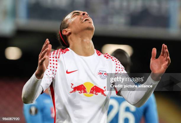 Dpatop - Leipzig's Yussuf Poulsen reacts during the UEFA Europa League soccer match SSC Naples vs RB Leipzig in Naples, Italy, 15 February 2018....