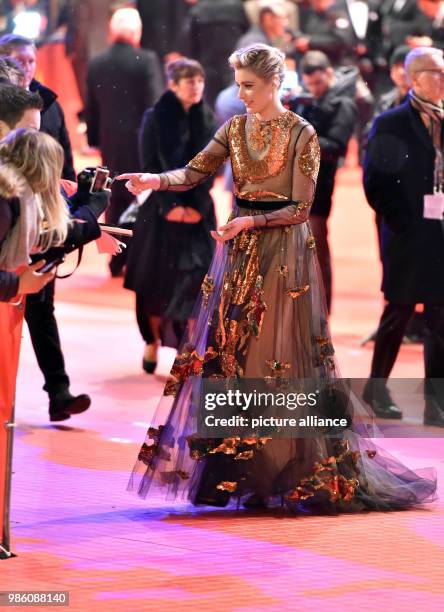 February 2018, Berlin: Berlinale, Opening, 'Isle of Dogs': Actress Greta Gerwig signs autographs Photo: Janne Kieselbach/dpa