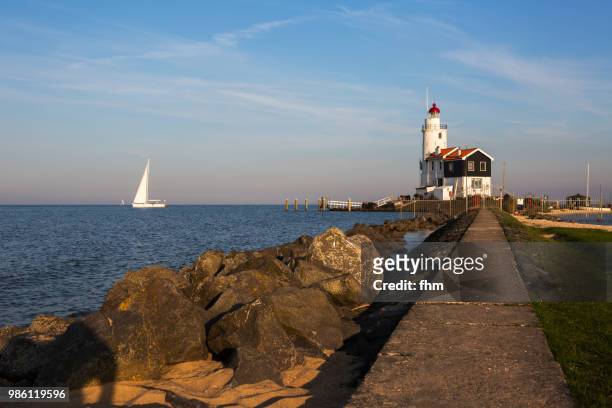 lighthouse paard van marken with sailboat (marken, netherlands) - paard stock pictures, royalty-free photos & images