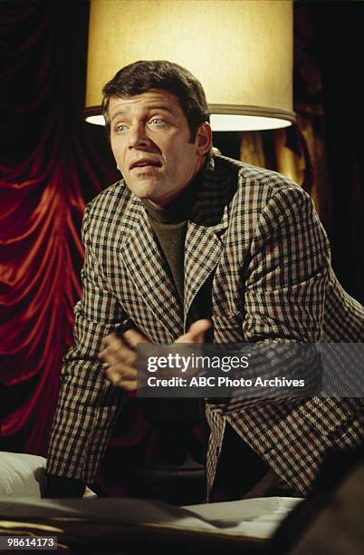 Robert Reed Scene 3,299 Robert Reed Stock Photos, High-Res Pictures, and Images - Getty ...