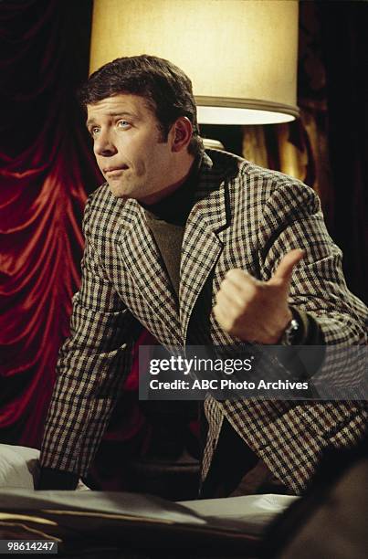 Robert Reed Scene 3,299 Robert Reed Stock Photos, High-Res Pictures, and Images - Getty ...