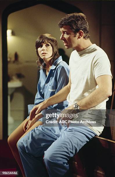 Love and the Vampire" - Airdate January 29, 1971. JUDY CARNE;ROBERT REED