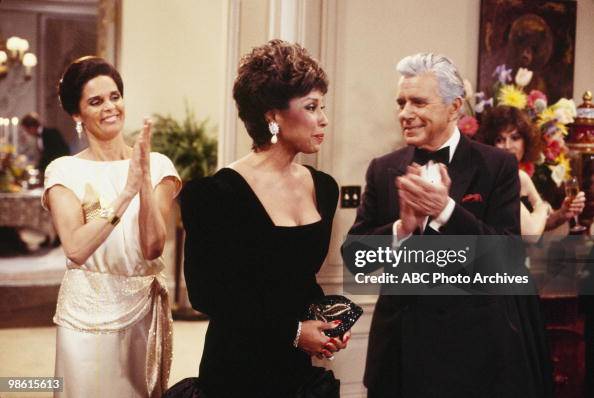 ALI MCGRAW;DIAHANN CARROLL;JOHN FORSYTHE