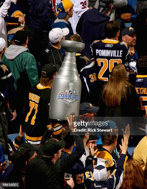 https://media.gettyimages.com/id/98616001/photo/buffalo-ny-fans-hold-up-an-inflatable-stanley-cup-during-a-timeout-between-the-buffalo-sabres.jpg?s=612x612&w=gi&k=20&c=xiBr2TxIDkl24AXEqxrQzItknOQk0EHVeeg5oxXurJU=