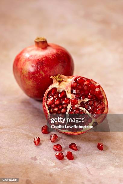 pomegranates - granaatappel stockfoto's en -beelden