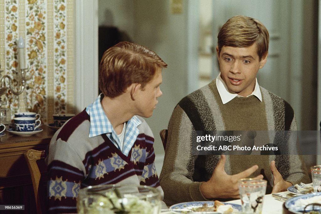 STYLE "Love and the Happy Days/Love and the Newscasters" Airdate