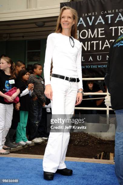 Suzy Amis plants first tree in North America symbolizing the one million tree initiative on behalf of the "Avatar" Blu-ray disc and DVD release on...