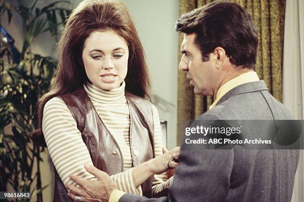 Love and Murphy's Bed" - Airdate January 22, 1971. JO ANN PFLUG;PAUL PICERNI