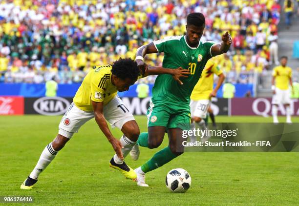 Keita Balde of Senegal is challenged by Juan Cuadrado of Colombia during the 2018 FIFA World Cup Russia group H match between Senegal and Colombia at...