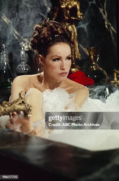 Love and the Advice Column/Love and the Bathtub/Love and the Fullback/Love and the Guru/Love and the Physical" - Airdate January 21, 1972. JULIE...