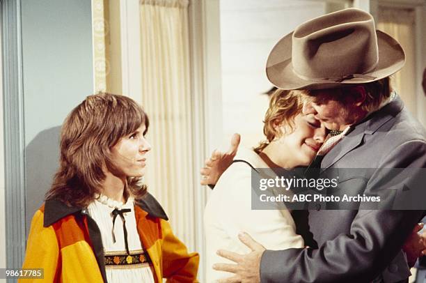 Love and the Lady Athlete/Love and the Lady Killers/Love and the New Size 8/Love and the Single Sister" - Airdate January 7, 1972. JUDY CARNE;TINA...