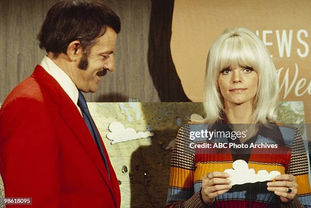 Love and the Happy Days/Love and the News Casters" - Aidate February 25, 1972. JOHN ASTIN;CAROL WAYNE