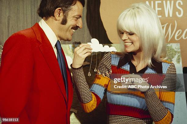 Love and the Happy Days/Love and the News Casters" - Aidate February 25, 1972. JOHN ASTIN;CAROL WAYNE