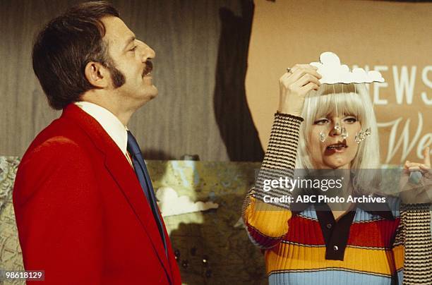 Love and the Happy Days/Love and the News Casters" - Aidate February 25, 1972. JOHN ASTIN;CAROL WAYNE