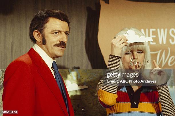 Love and the Happy Days/Love and the News Casters" - Aidate February 25, 1972. JOHN ASTIN;CAROL WAYNE