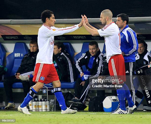 Paolo Guerrero of HSV is replaced by Malden Petric during the UEFA Europa League semi final first leg match between Hamburger SV and Fulham at HSH...