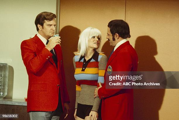 Love and the Happy Days/Love and the News Casters" - Aidate February 25, 1972. KENNETH MARS;CAROL WAYNE;JOHN ASTIN