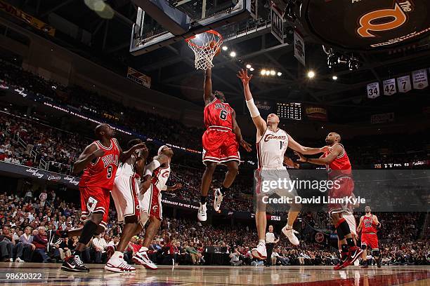 Ronald Murray of the Chicago Bulls goes to the basket against Zydrunas Ilgauskas of the Cleveland Cavaliers in Game Two of the Eastern Conference...