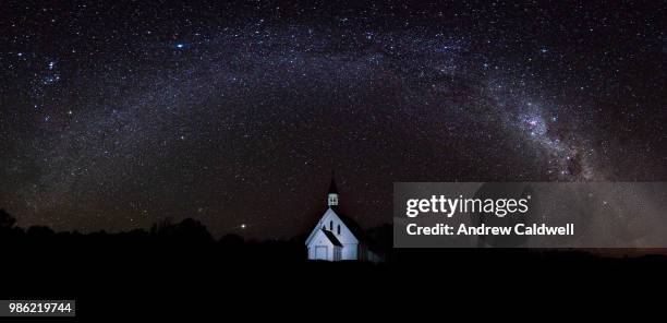 the little church under the milky way - andrew caldwell stockfoto's en -beelden