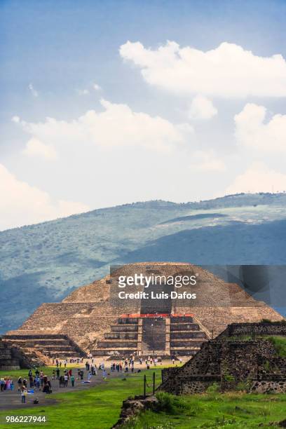 teotihuacan, pyramid of the moon - pyramid of the moon stock pictures, royalty-free photos & images