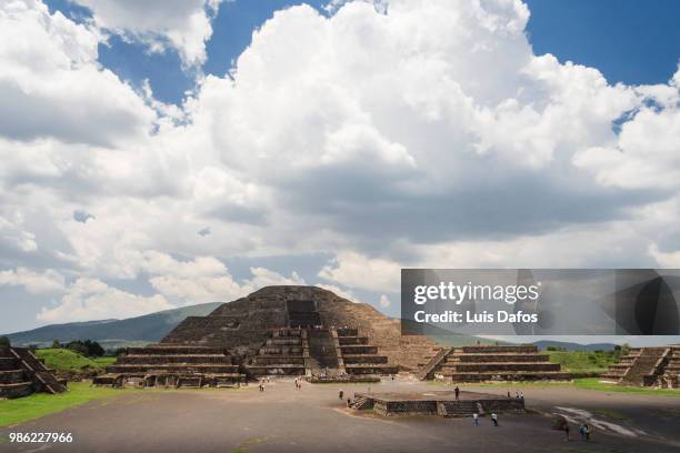 teotihuacan, pyramid of the moon - pyramid of the moon stock pictures, royalty-free photos & images