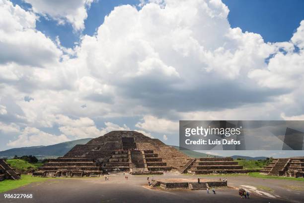 teotihuacan, pyramid of the moon - pyramid of the moon stock pictures, royalty-free photos & images